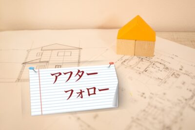 守山区で外壁塗装が増えている様子をやわらかいアニメ風で表現したイラスト