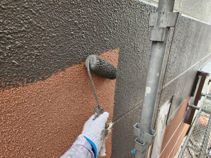 中塗り/中塗り材を塗布する工程です。