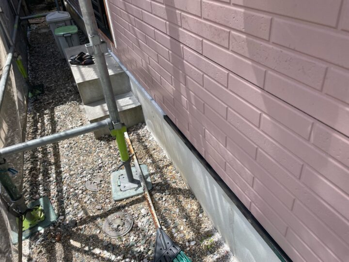 中塗り材を塗布する工程です。