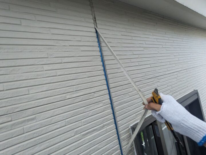 古いシーリングを撤去しました。