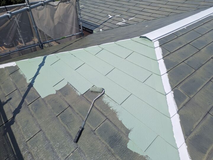 中塗り材を塗布する工程です。