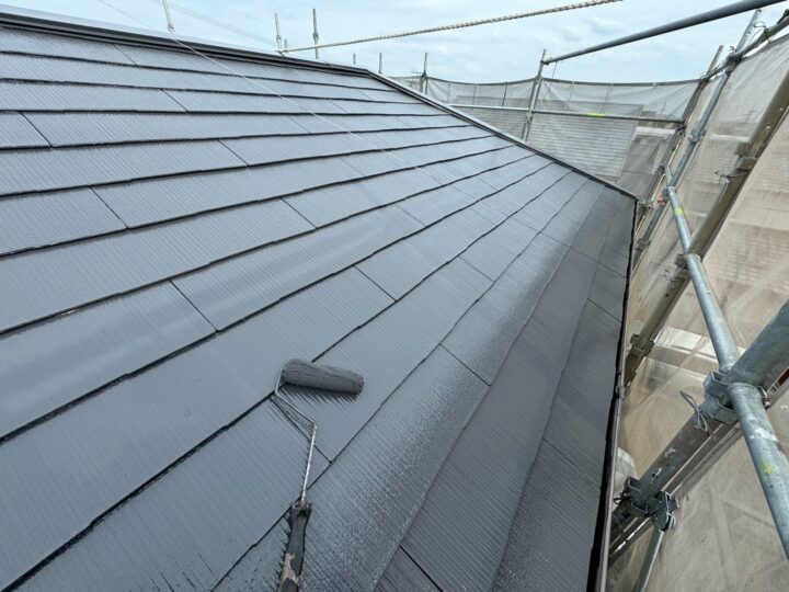 上塗り/上塗り材を塗布する工程です。これで塗装の工程は完了です。