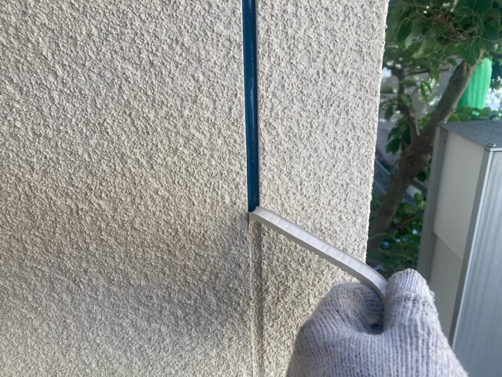 古いシーリングを撤去しました。