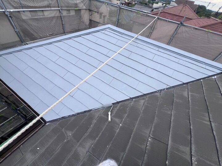 下塗り/塗装における最初の工程です。下塗り材には、上塗り材との密着を良くする役割があります。