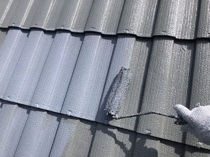 上塗り/上塗り材を塗布する工程です。これで塗装の工程は完了です。