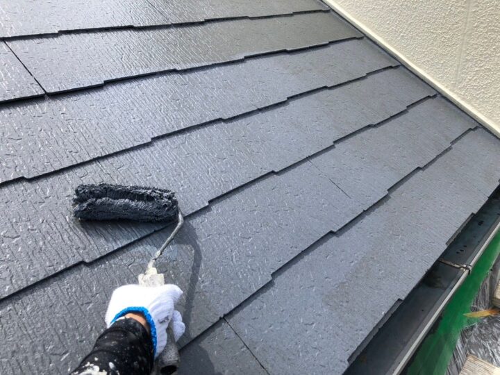 上塗り/上塗り材を塗布する工程です。これで塗装の工程は完了です。