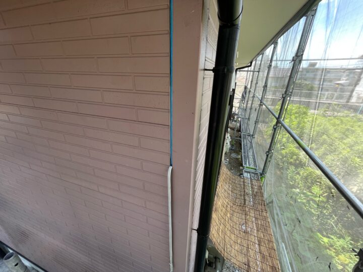 古いシーリングを撤去しました。