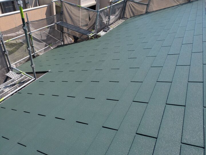 上塗り材を塗布する工程です。これで塗装の工程は完了です。