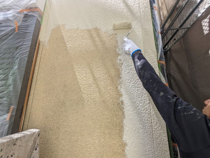 中塗り/中塗り材を塗布する工程です。