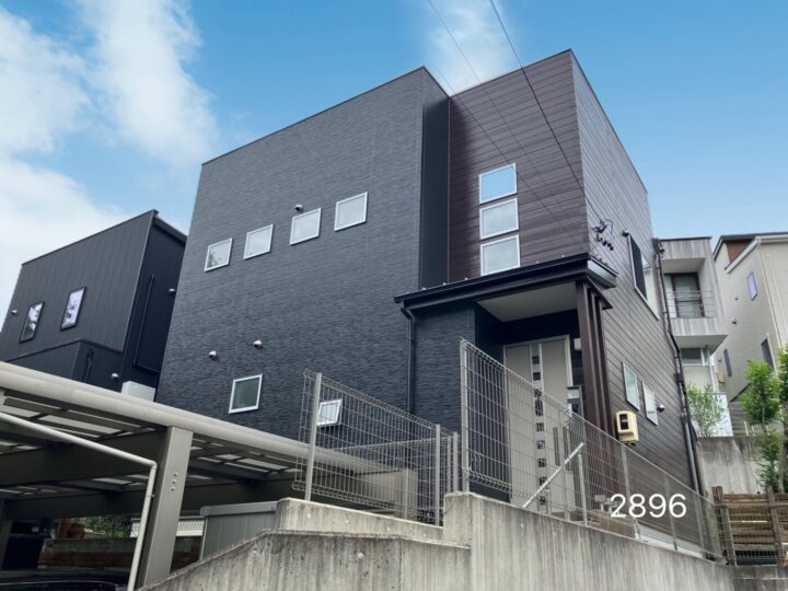 【愛知県尾張旭市】外壁塗装工事｜超低汚染リファイン1000Si-IR「チャコール×パイオニア」で重厚感あふれるモダン住宅へ